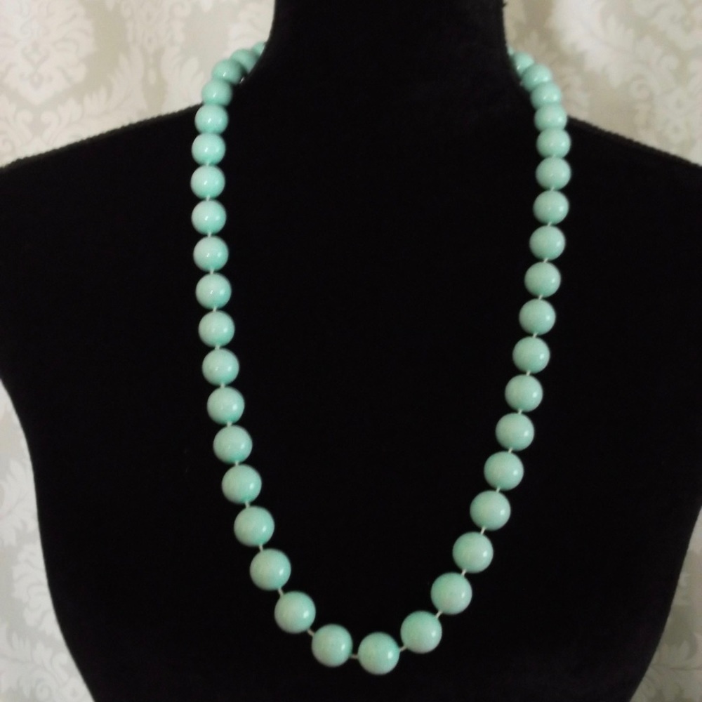 Vintage 70’s Mint green color plastic beads